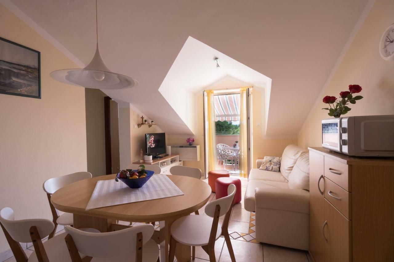 Apartman Nena Turanj Exterior foto