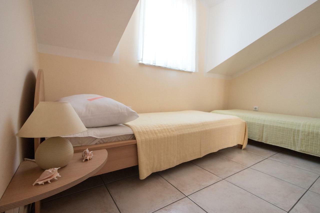 Apartman Nena Turanj Exterior foto